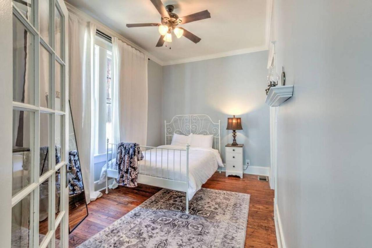 Elegant Colonial With Lovely Details And Character Memphis Ngoại thất bức ảnh