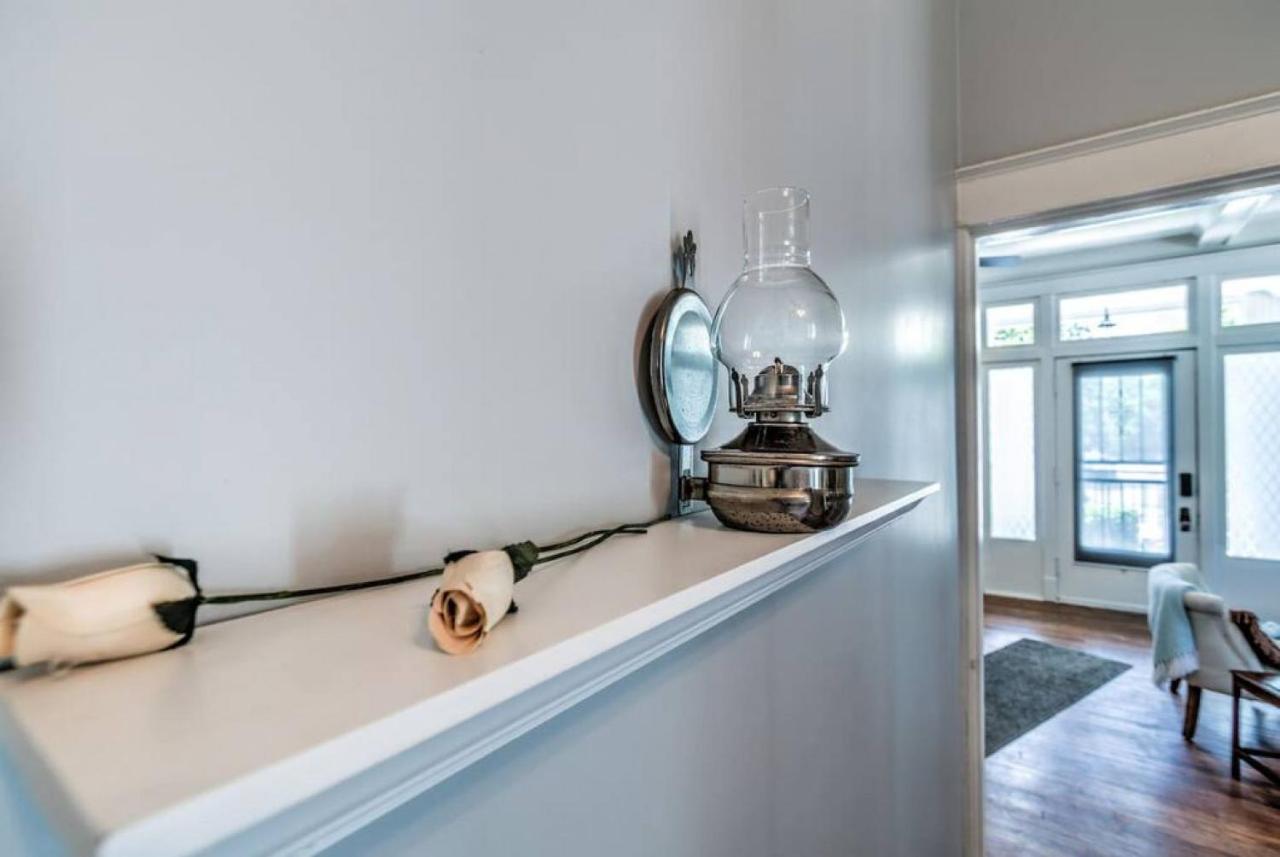Elegant Colonial With Lovely Details And Character Memphis Ngoại thất bức ảnh