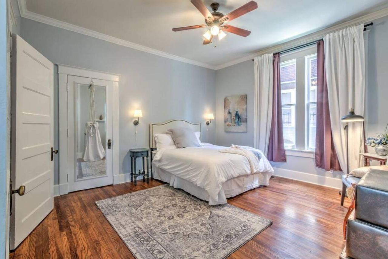 Elegant Colonial With Lovely Details And Character Memphis Ngoại thất bức ảnh